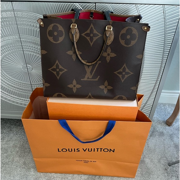 LV On The Go Large in excellent condition. Barely worn. - Picture 2 of 16
